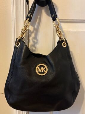 MICHAEL KORS FULTON
SHOULDER HANDBAG...Black Leather Bag with Gold Hardware